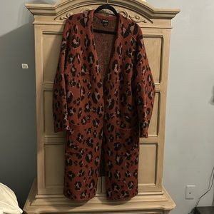 Torrid open cardigan/long duster sweater in rust/black leapard print